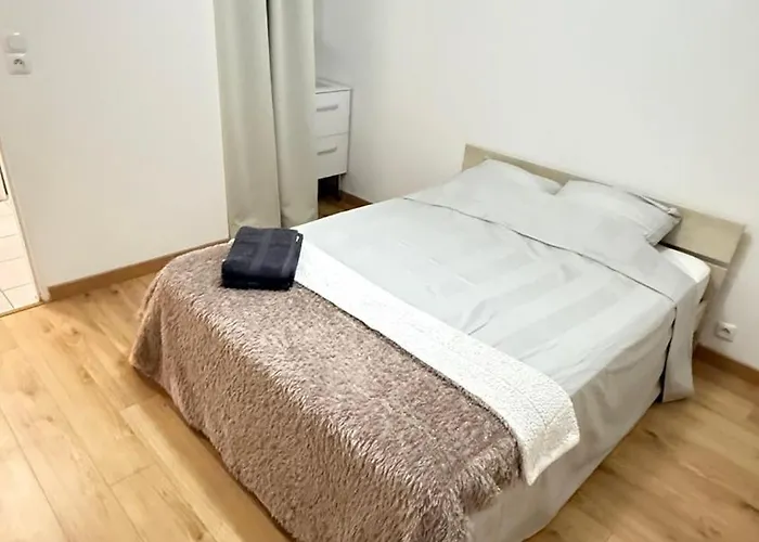 Cllosed A Apartment *